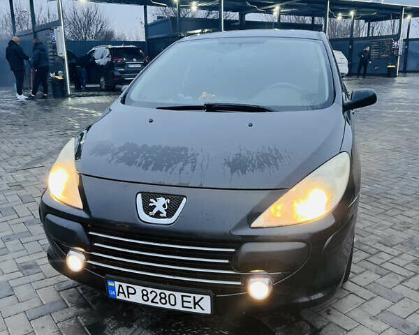 Черный Пежо 307, объемом двигателя 2 л и пробегом 219 тыс. км за 3600 $, фото 3 на Automoto.ua