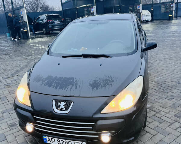 Черный Пежо 307, объемом двигателя 2 л и пробегом 219 тыс. км за 3600 $, фото 4 на Automoto.ua