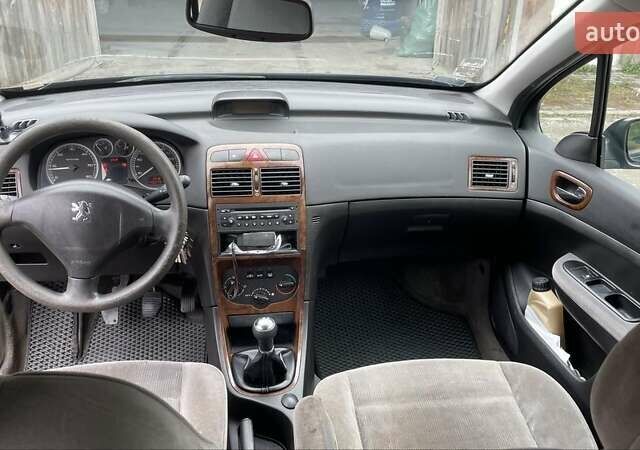 Чорний Пежо 307, об'ємом двигуна 1.4 л та пробігом 385 тис. км за 3350 $, фото 6 на Automoto.ua