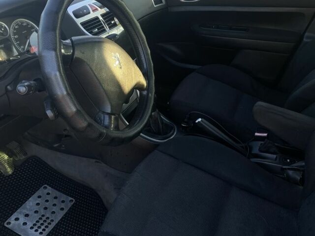 Чорний Пежо 307, об'ємом двигуна 2.2 л та пробігом 358 тис. км за 2700 $, фото 4 на Automoto.ua