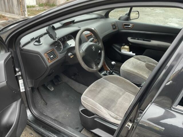 Чорний Пежо 307, об'ємом двигуна 1.4 л та пробігом 385 тис. км за 3350 $, фото 6 на Automoto.ua