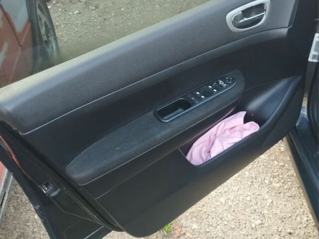 Черный Пежо 307, объемом двигателя 0 л и пробегом 1 тыс. км за 2800 $, фото 4 на Automoto.ua