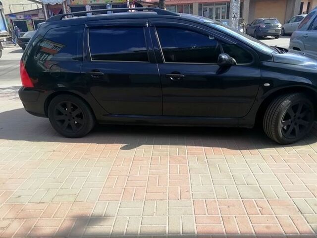 Черный Пежо 307, объемом двигателя 1.6 л и пробегом 190 тыс. км за 2650 $, фото 3 на Automoto.ua