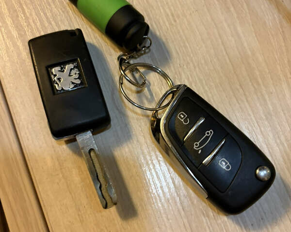 Черный Пежо 307, объемом двигателя 2 л и пробегом 233 тыс. км за 6100 $, фото 7 на Automoto.ua