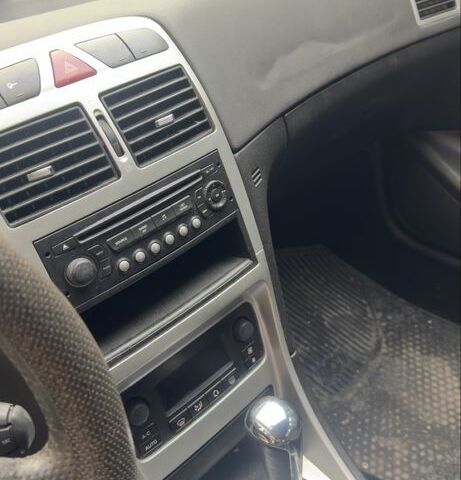 Черный Пежо 307, объемом двигателя 2 л и пробегом 10 тыс. км за 3906 $, фото 5 на Automoto.ua