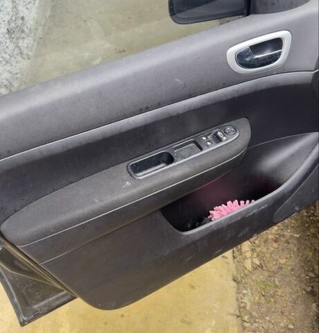 Черный Пежо 307, объемом двигателя 2 л и пробегом 10 тыс. км за 3906 $, фото 7 на Automoto.ua