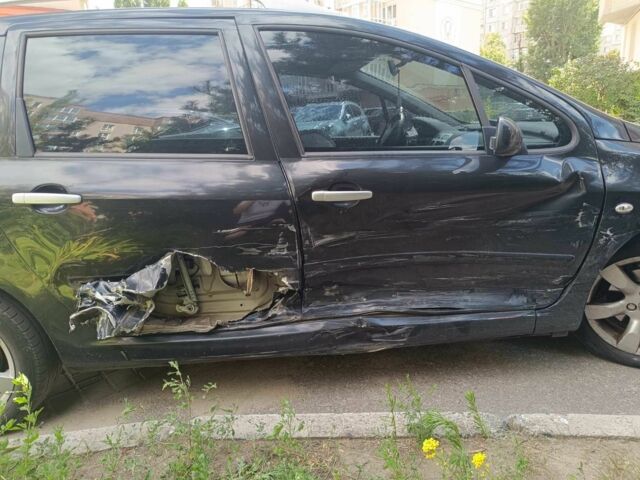 Чорний Пежо 307, об'ємом двигуна 2 л та пробігом 187 тис. км за 2600 $, фото 4 на Automoto.ua