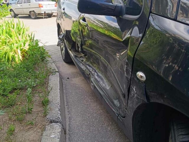 Чорний Пежо 307, об'ємом двигуна 2 л та пробігом 187 тис. км за 2600 $, фото 5 на Automoto.ua