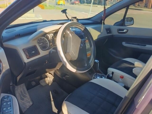 Фиолетовый Пежо 307, объемом двигателя 2 л и пробегом 250 тыс. км за 3499 $, фото 5 на Automoto.ua
