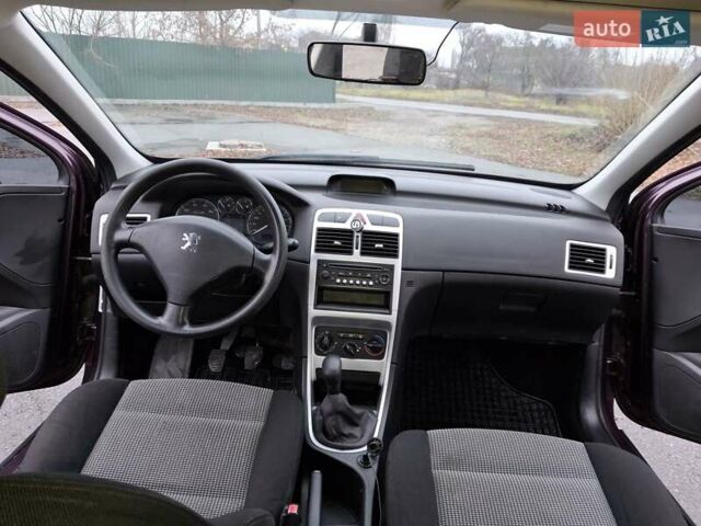 Фиолетовый Пежо 307, объемом двигателя 1.59 л и пробегом 230 тыс. км за 4000 $, фото 13 на Automoto.ua