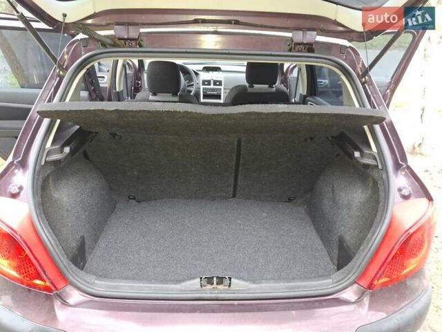 Фиолетовый Пежо 307, объемом двигателя 1.59 л и пробегом 230 тыс. км за 4000 $, фото 17 на Automoto.ua