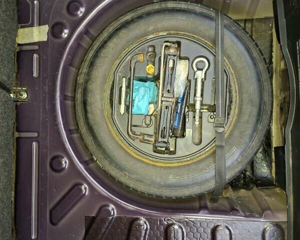 Фиолетовый Пежо 307, объемом двигателя 1.59 л и пробегом 230 тыс. км за 4000 $, фото 18 на Automoto.ua