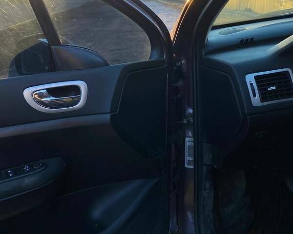 Коричневий Пежо 307, об'ємом двигуна 2 л та пробігом 245 тис. км за 4400 $, фото 7 на Automoto.ua