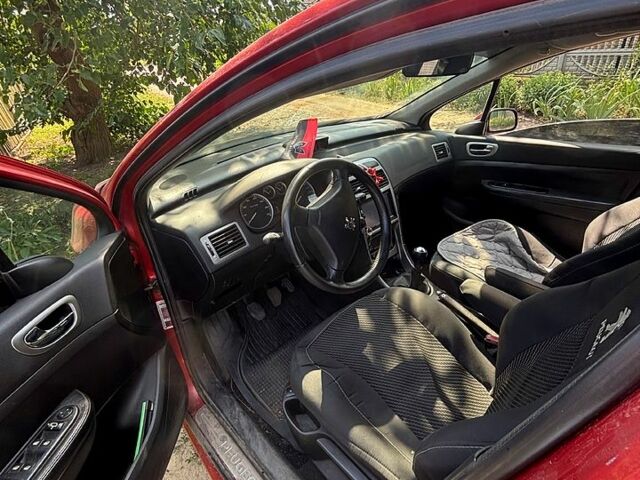 Червоний Пежо 307, об'ємом двигуна 2 л та пробігом 230 тис. км за 3200 $, фото 4 на Automoto.ua