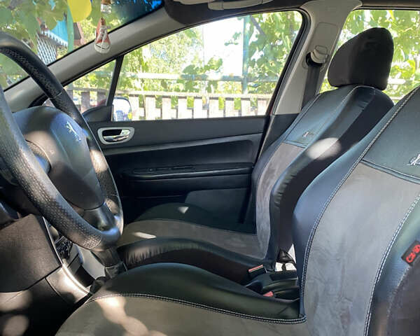 Красный Пежо 307, объемом двигателя 2 л и пробегом 338 тыс. км за 3550 $, фото 9 на Automoto.ua