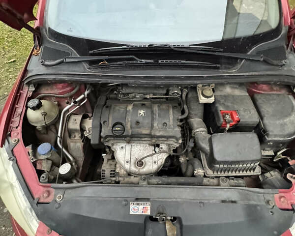 Красный Пежо 307, объемом двигателя 1.59 л и пробегом 155 тыс. км за 3900 $, фото 12 на Automoto.ua