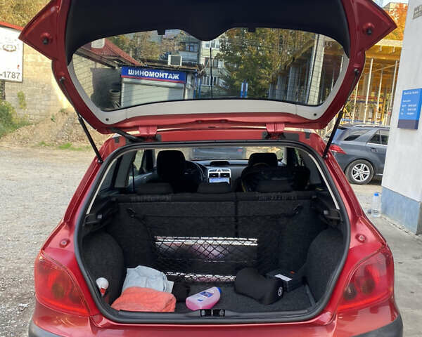 Червоний Пежо 307, об'ємом двигуна 1.59 л та пробігом 140 тис. км за 3700 $, фото 4 на Automoto.ua