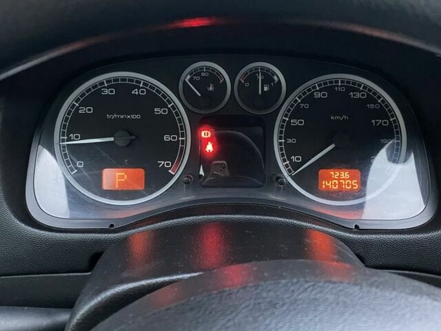 Красный Пежо 307, объемом двигателя 1.6 л и пробегом 140 тыс. км за 3700 $, фото 2 на Automoto.ua