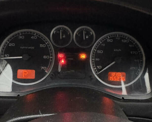 Красный Пежо 307, объемом двигателя 1.59 л и пробегом 155 тыс. км за 3900 $, фото 14 на Automoto.ua