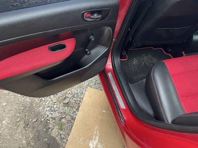 Червоний Пежо 307, об'ємом двигуна 1.4 л та пробігом 199 тис. км за 2900 $, фото 6 на Automoto.ua