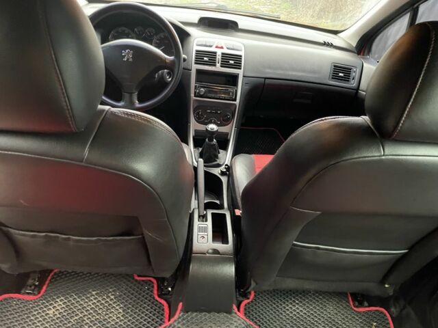 Червоний Пежо 307, об'ємом двигуна 1.4 л та пробігом 199 тис. км за 2900 $, фото 9 на Automoto.ua