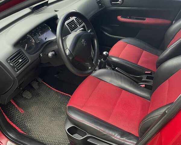 Красный Пежо 307, объемом двигателя 1.4 л и пробегом 199 тыс. км за 2900 $, фото 14 на Automoto.ua