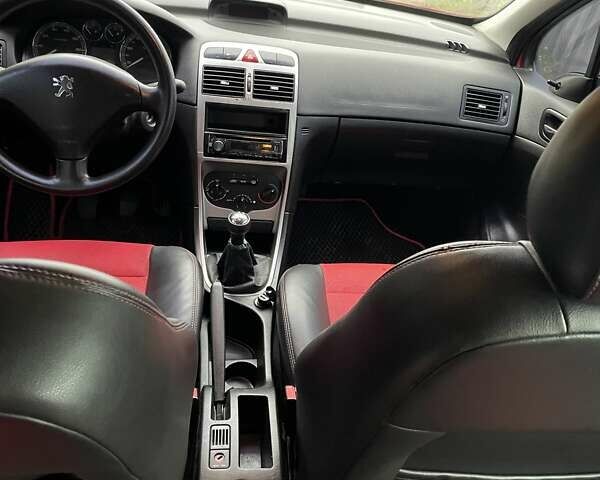 Красный Пежо 307, объемом двигателя 1.4 л и пробегом 199 тыс. км за 2900 $, фото 9 на Automoto.ua