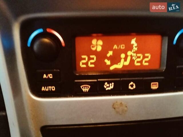 Червоний Пежо 307, об'ємом двигуна 2.02 л та пробігом 270 тис. км за 3450 $, фото 5 на Automoto.ua