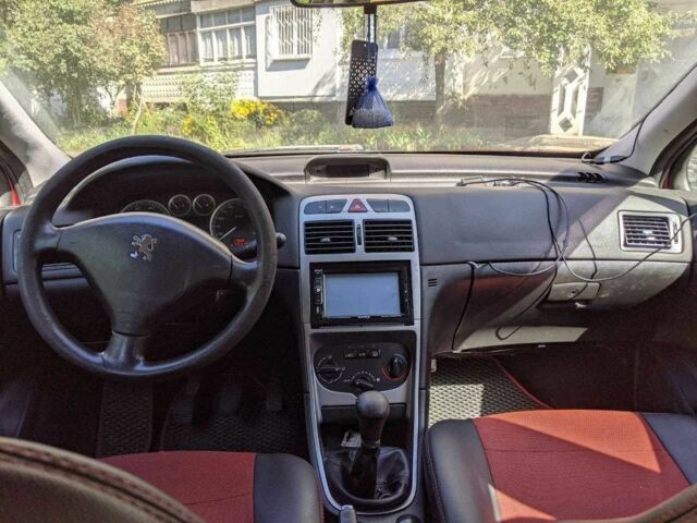 Красный Пежо 307, объемом двигателя 1.4 л и пробегом 277 тыс. км за 3000 $, фото 12 на Automoto.ua