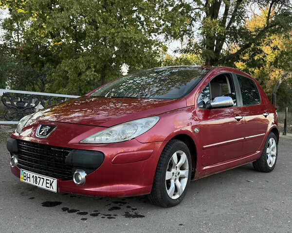 Красный Пежо 307, объемом двигателя 2 л и пробегом 127 тыс. км за 4200 $, фото 2 на Automoto.ua