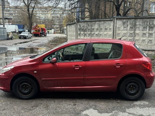 Красный Пежо 307, объемом двигателя 2 л и пробегом 111 тыс. км за 3200 $, фото 1 на Automoto.ua