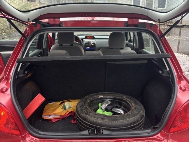 Красный Пежо 307, объемом двигателя 2 л и пробегом 111 тыс. км за 3200 $, фото 17 на Automoto.ua