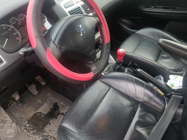 Красный Пежо 307, объемом двигателя 2 л и пробегом 315 тыс. км за 3500 $, фото 5 на Automoto.ua