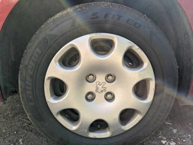 Красный Пежо 307, объемом двигателя 1.4 л и пробегом 277 тыс. км за 3000 $, фото 3 на Automoto.ua