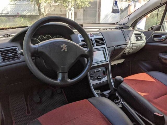 Красный Пежо 307, объемом двигателя 1.4 л и пробегом 277 тыс. км за 3000 $, фото 9 на Automoto.ua