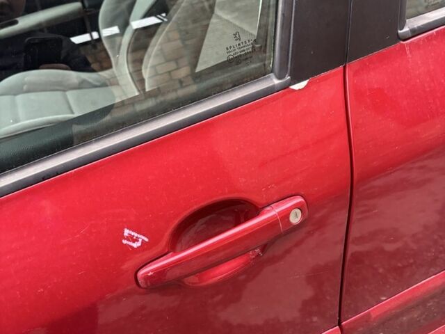 Красный Пежо 307, объемом двигателя 2 л и пробегом 111 тыс. км за 3200 $, фото 9 на Automoto.ua