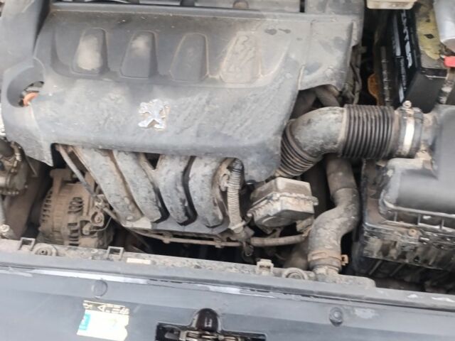 Красный Пежо 307, объемом двигателя 2 л и пробегом 315 тыс. км за 3500 $, фото 6 на Automoto.ua