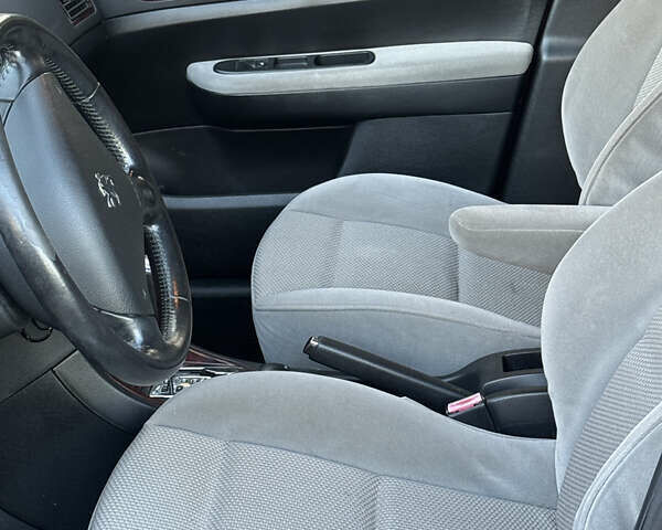 Красный Пежо 307, объемом двигателя 2 л и пробегом 127 тыс. км за 4200 $, фото 4 на Automoto.ua