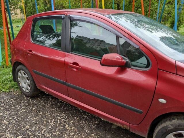 Красный Пежо 307, объемом двигателя 1.4 л и пробегом 277 тыс. км за 3000 $, фото 2 на Automoto.ua
