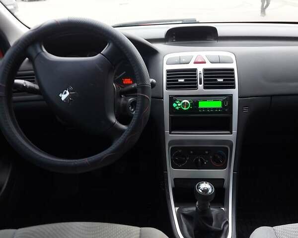 Червоний Пежо 307, об'ємом двигуна 1.4 л та пробігом 184 тис. км за 3350 $, фото 11 на Automoto.ua