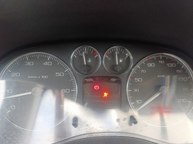 Красный Пежо 307, объемом двигателя 2 л и пробегом 315 тыс. км за 3500 $, фото 8 на Automoto.ua