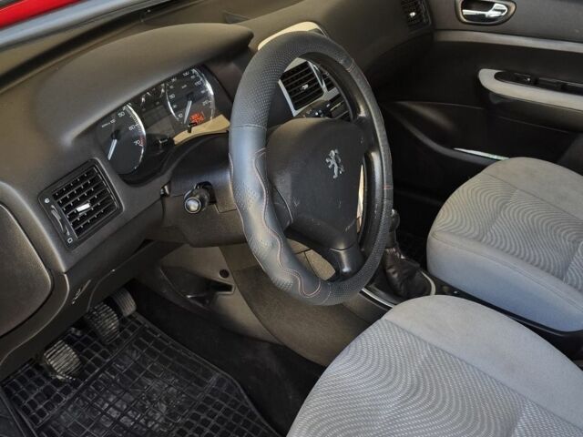 Красный Пежо 307, объемом двигателя 0 л и пробегом 183 тыс. км за 4500 $, фото 2 на Automoto.ua