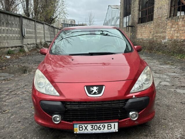 Красный Пежо 307, объемом двигателя 2 л и пробегом 111 тыс. км за 3200 $, фото 7 на Automoto.ua