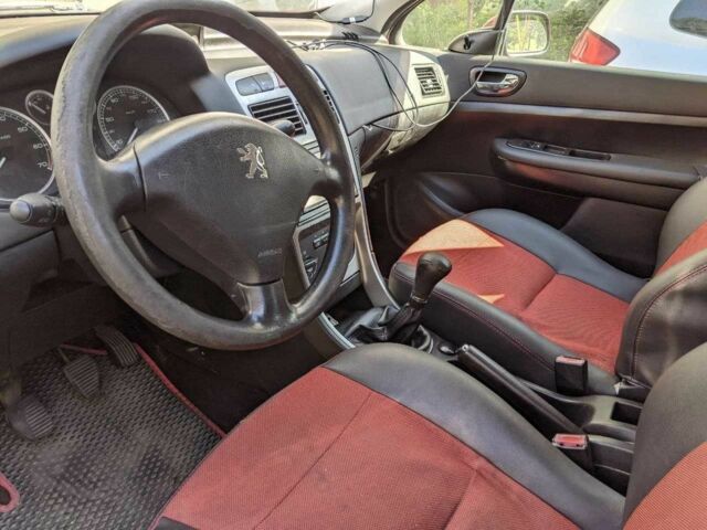 Красный Пежо 307, объемом двигателя 1.4 л и пробегом 277 тыс. км за 3000 $, фото 8 на Automoto.ua