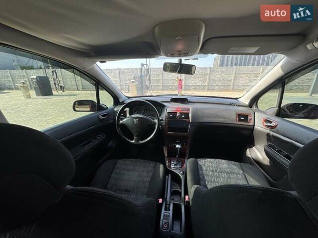 Красный Пежо 307, объемом двигателя 2 л и пробегом 215 тыс. км за 5499 $, фото 9 на Automoto.ua