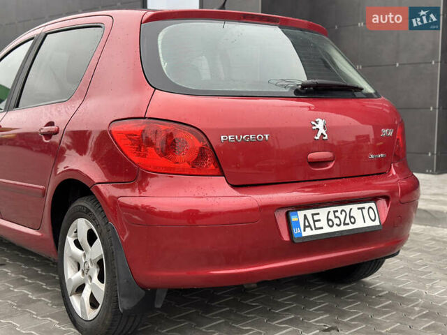 Красный Пежо 307, объемом двигателя 2 л и пробегом 189 тыс. км за 4500 $, фото 5 на Automoto.ua