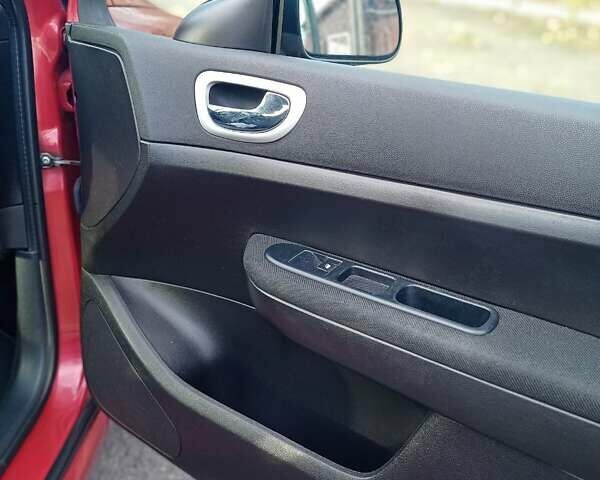 Червоний Пежо 307, об'ємом двигуна 1.59 л та пробігом 105 тис. км за 5000 $, фото 20 на Automoto.ua