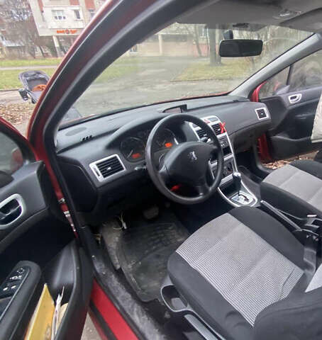 Червоний Пежо 307, об'ємом двигуна 1.59 л та пробігом 136 тис. км за 3500 $, фото 6 на Automoto.ua