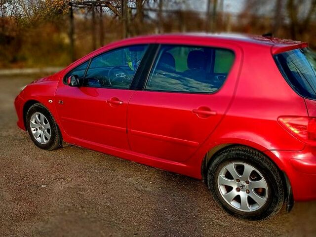 Червоний Пежо 307, об'ємом двигуна 1.6 л та пробігом 105 тис. км за 5000 $, фото 4 на Automoto.ua