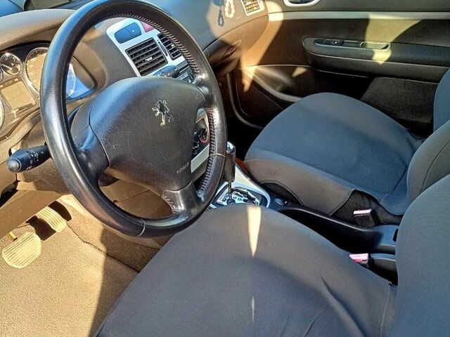 Червоний Пежо 307, об'ємом двигуна 1.6 л та пробігом 105 тис. км за 5000 $, фото 10 на Automoto.ua